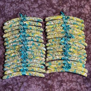 Vera Bradley Set of 30 Padded peacock Hangers with bow Teal & Green